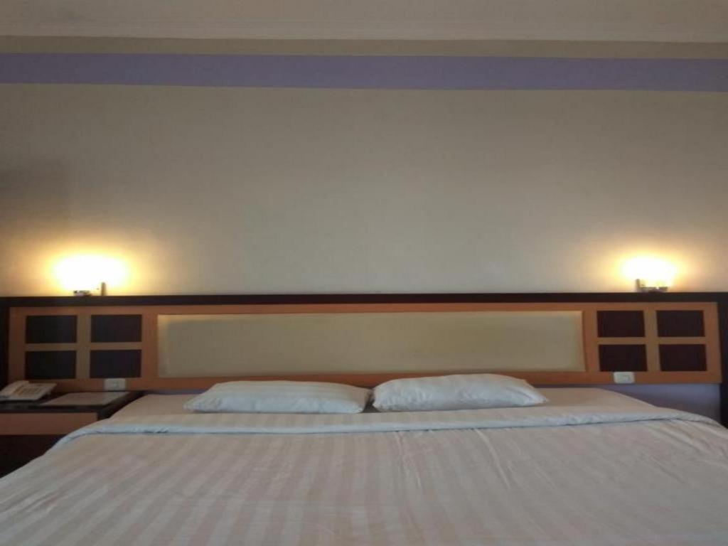 Graha Hotel Sragen Bagian luar foto