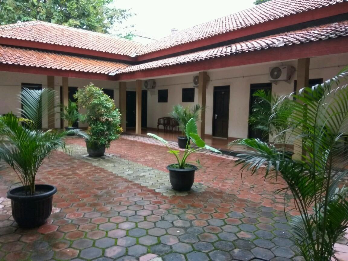 Graha Hotel Sragen Bagian luar foto