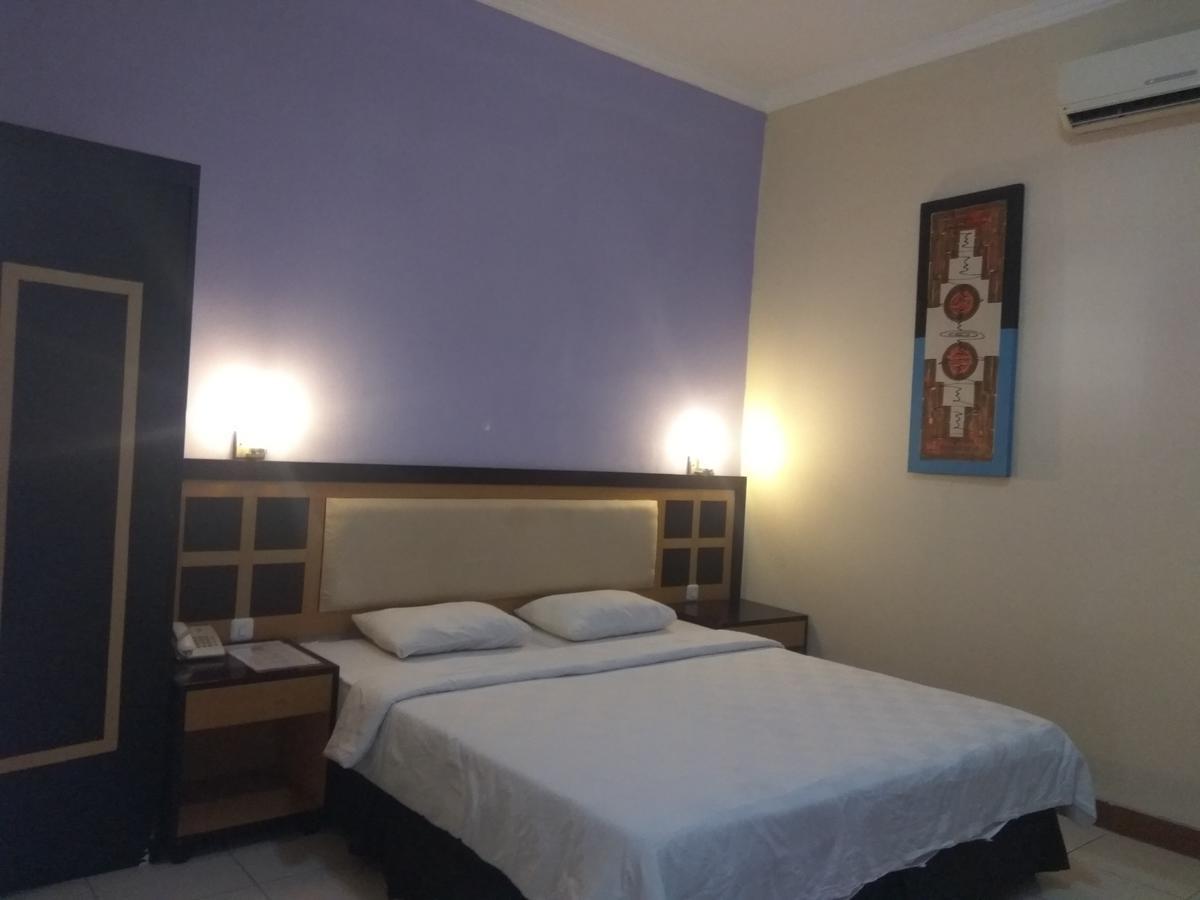 Graha Hotel Sragen Bagian luar foto
