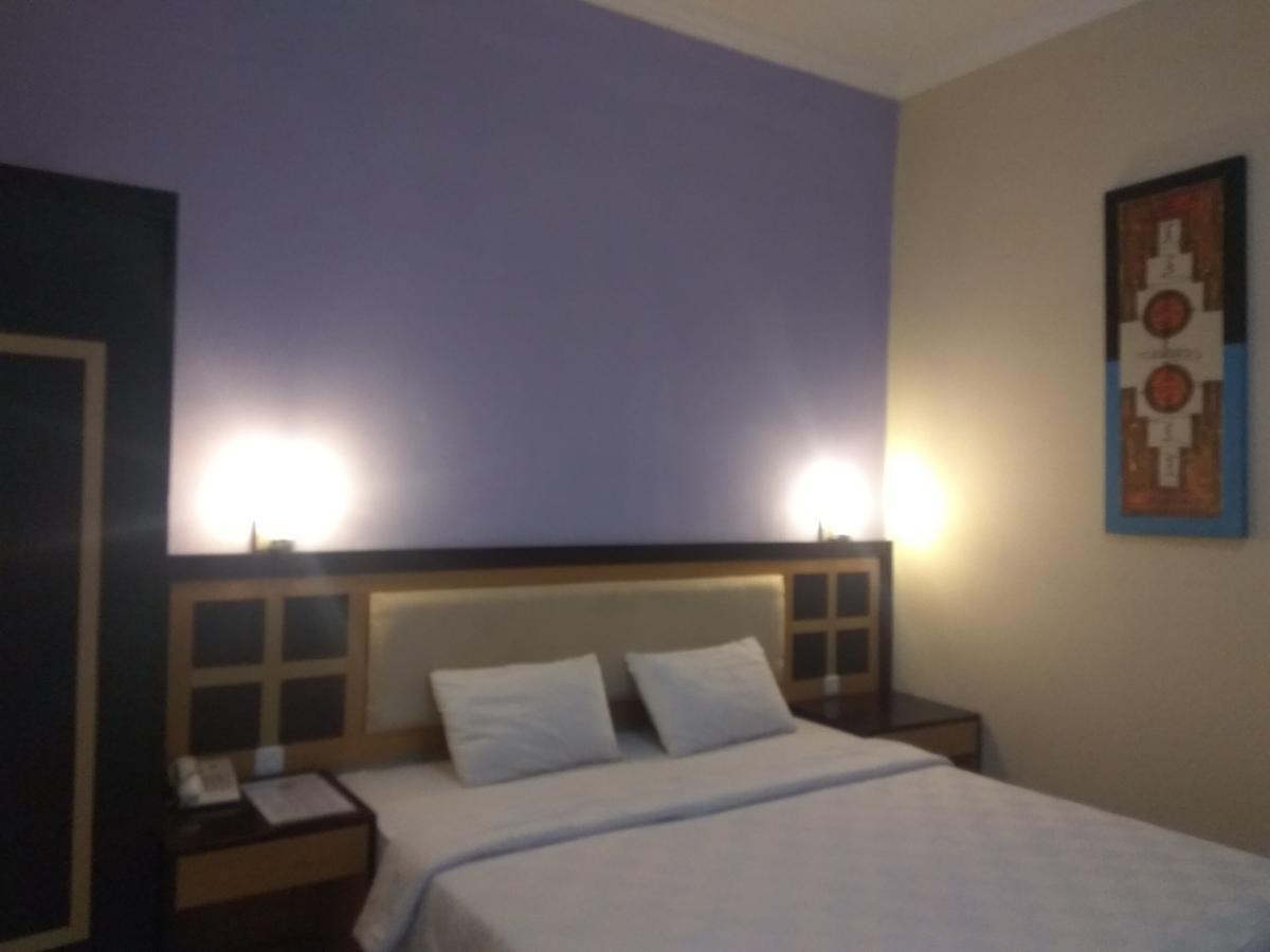 Graha Hotel Sragen Bagian luar foto